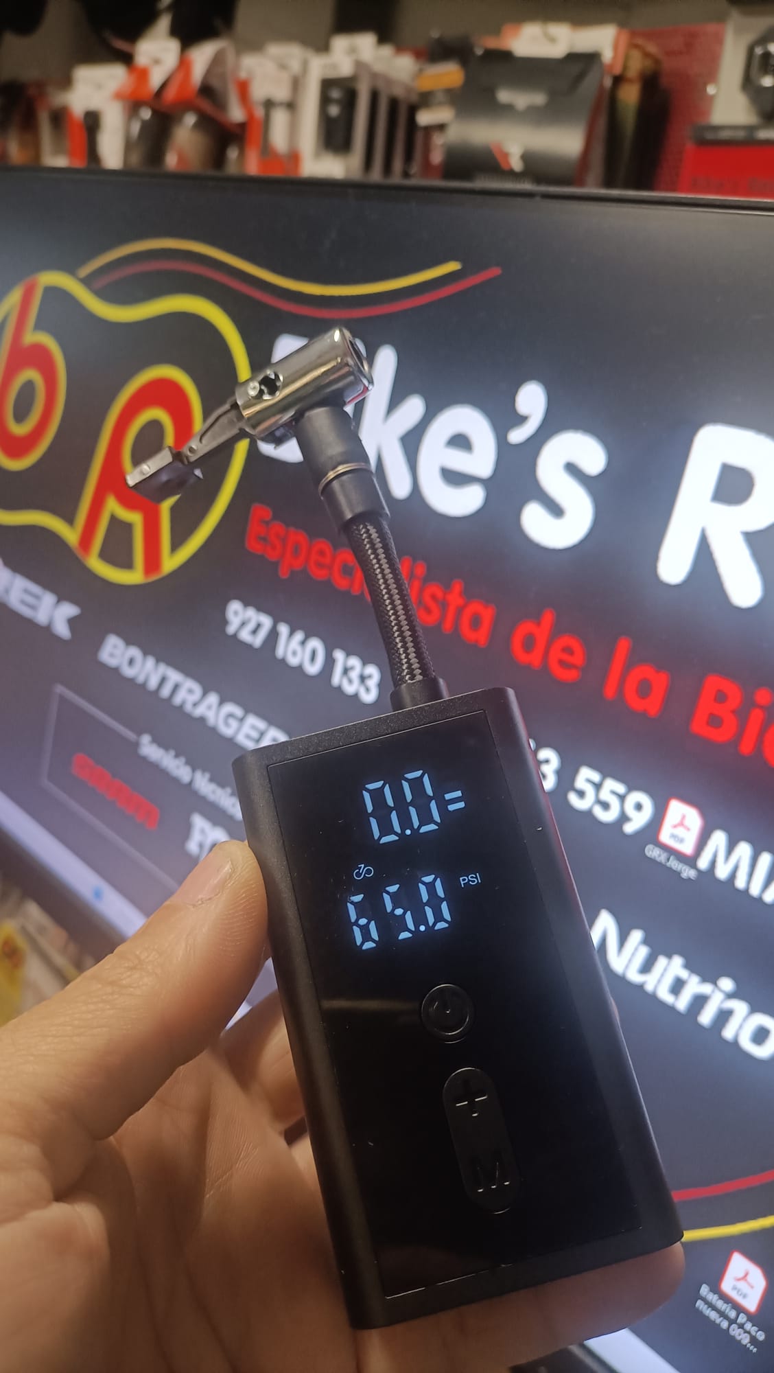 MINI INFLADOR ELÉCTRICO MANÓMETRO DIGITAL GES (MAX 120 4,00 31,50 PSI / 8 BAR)